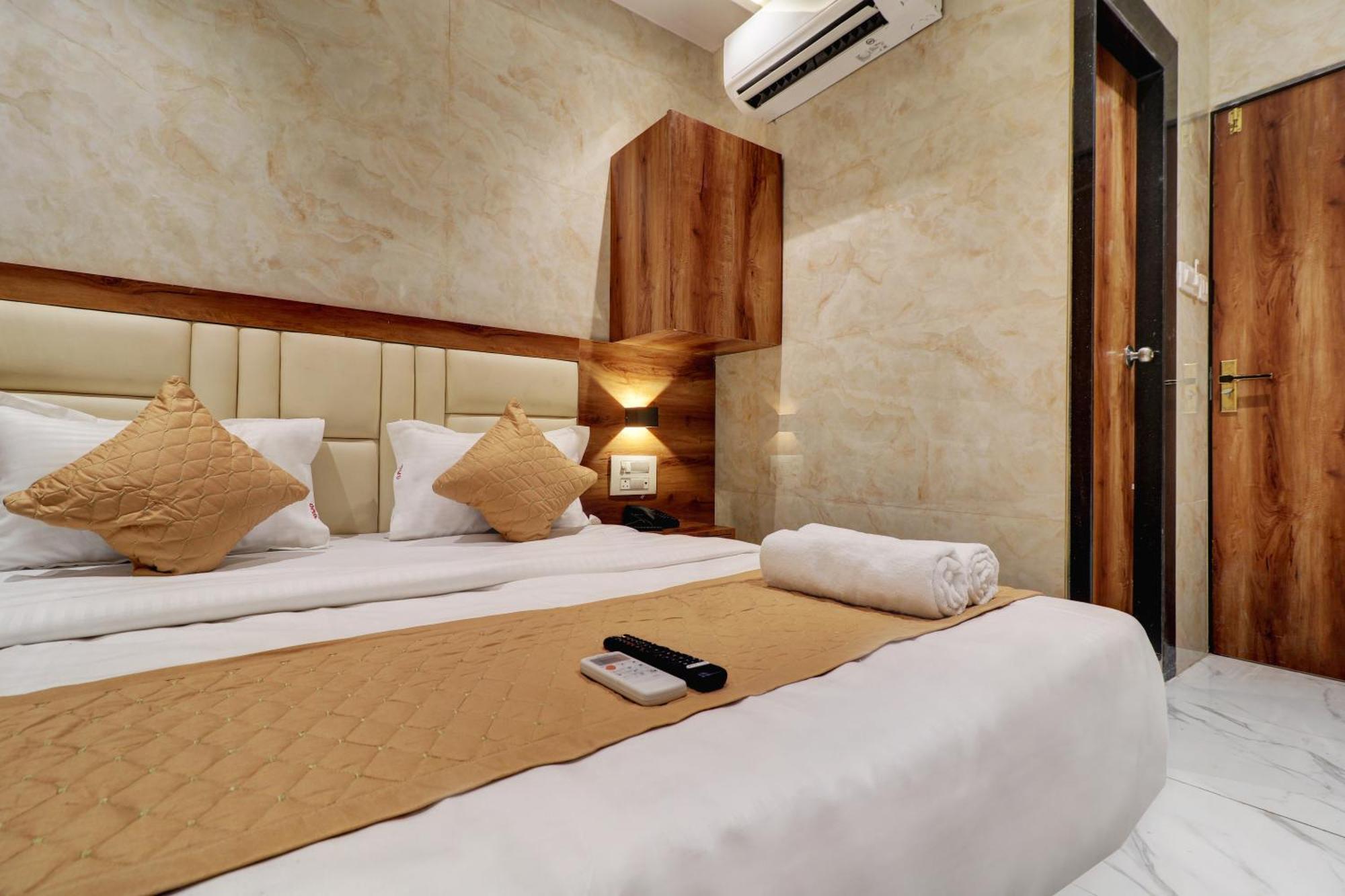 Hotel Omega Mumbai Bagian luar foto