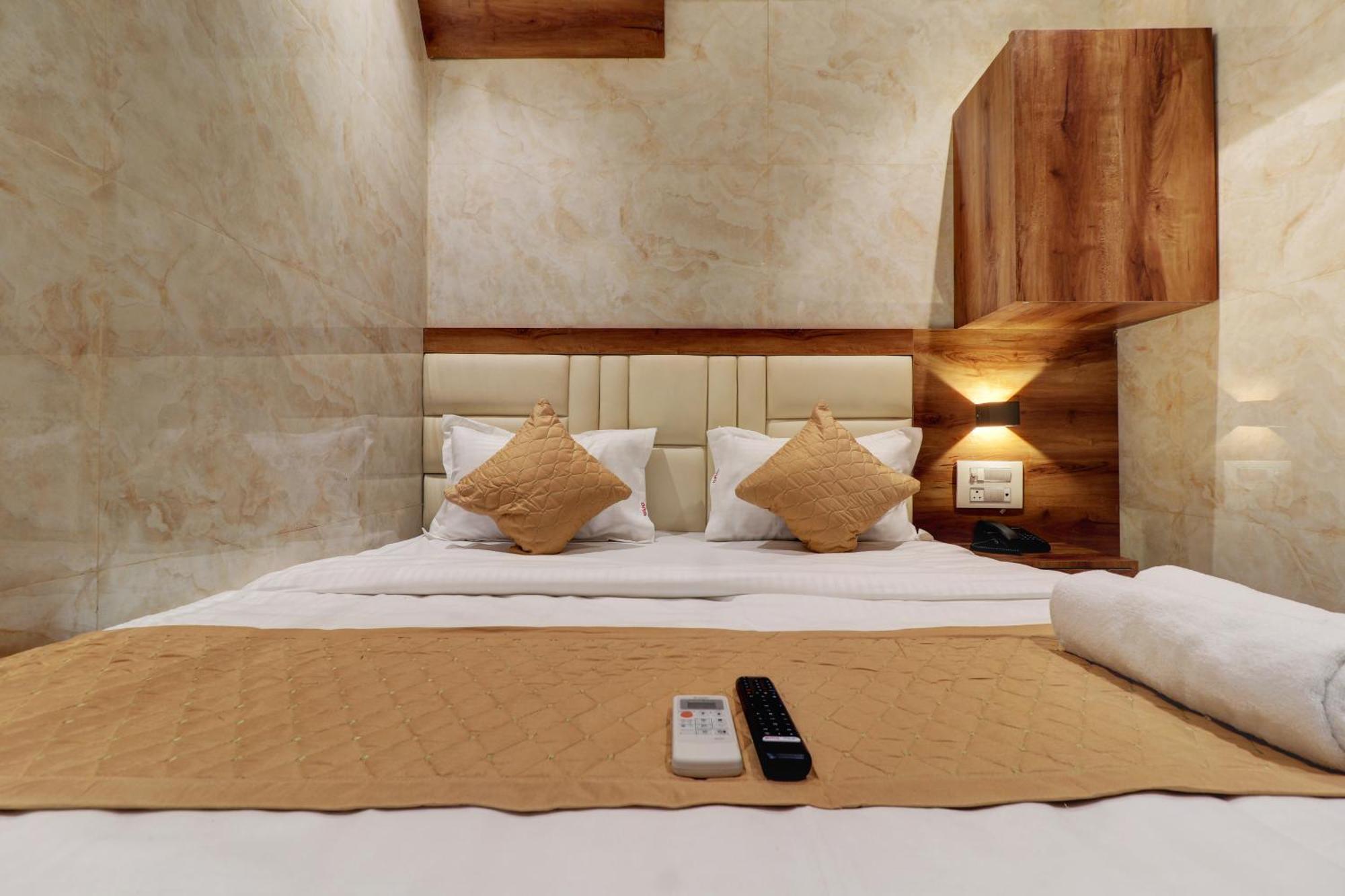 Hotel Omega Mumbai Bagian luar foto